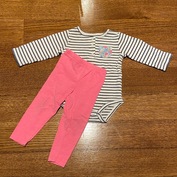 CARTERS outfit - Picture 1 of 1